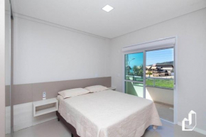 Apartamento com 02 dormitórios localizado a poucos passos da praia